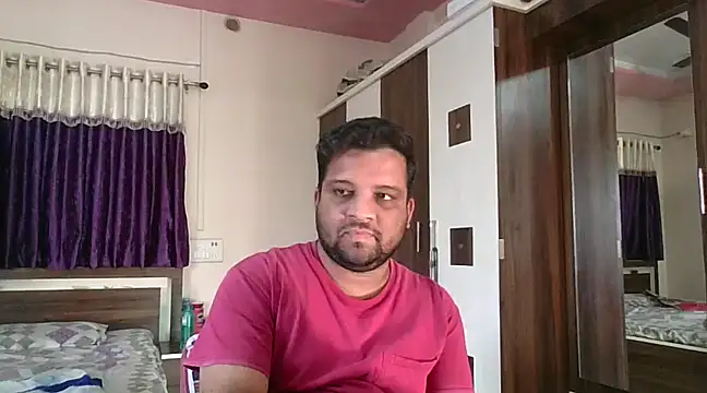 Snapshot of dhruv_love chatting on February 5, 11:44 am dhruv love online show from February 5, 11:44 am