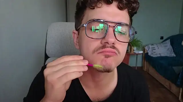 Remy Miles online show from October 27, 7:12 am