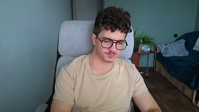 Remy Miles online show from October 31, 7:20 am