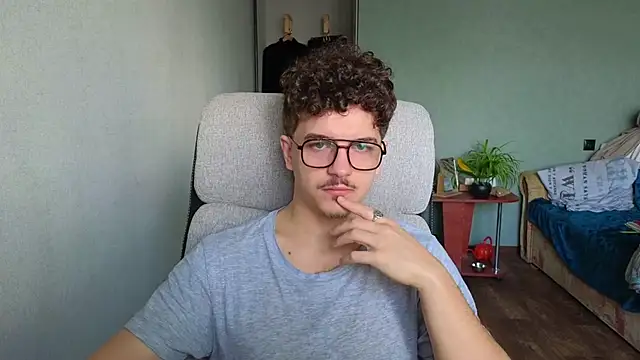 Remy Miles online show from November 14, 8:46 am