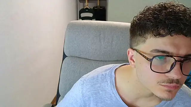 Remy Miles online show from November 26, 2:18 pm