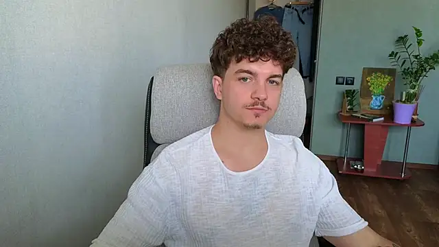 Snapshot of Remy_Miles chatting on July 21, 5:54 am Remy Miles online show from July 21, 5:54 am