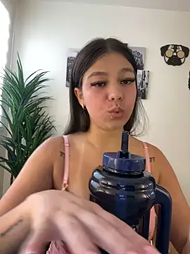 Alyshanon18 online show from October 31, 3:35 pm