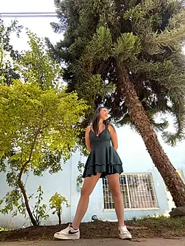 Alyshanon18 online show from April 1, 6:05 pm