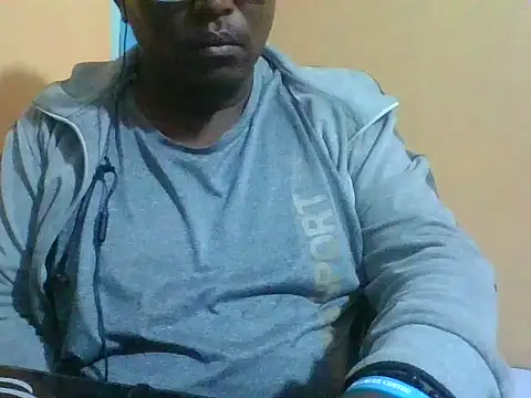 Snapshot of honeyswit chatting on May 9, 11:32 pm honeyswit online show from May 9, 11:32 pm