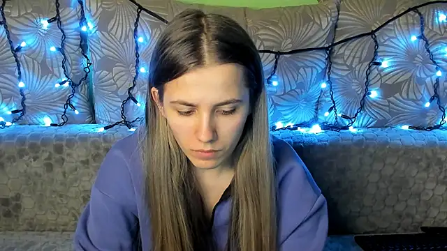 MaggieCake online show from December 12, 3:43 am