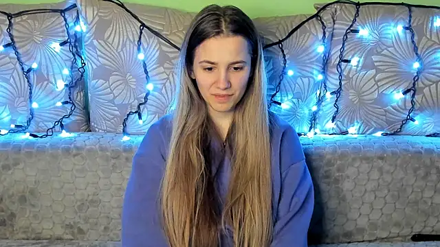 MaggieCake online show from December 13, 4:43 am