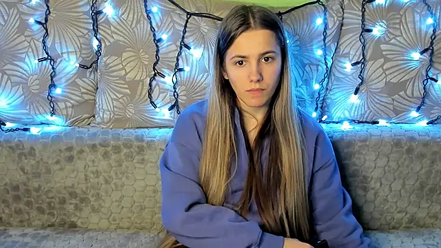 MaggieCake online show from December 16, 4:02 am