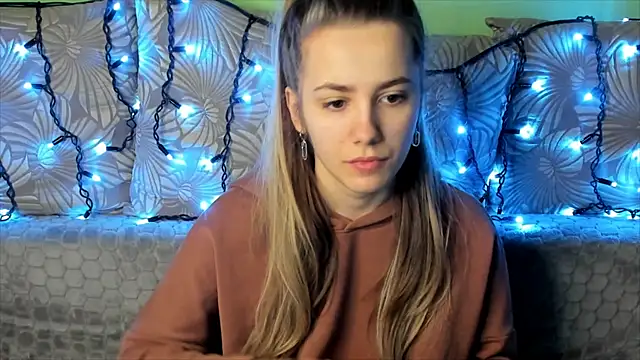 MaggieCake online show from January 5, 6:02 am