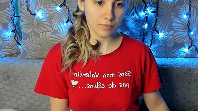 MaggieCake online show from March 3, 3:45 am