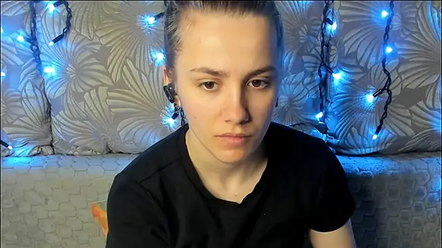 MaggieCake online show from April 14, 4:51 am