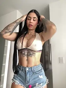 Snapshot of LaraHenao chatting on January 7, 12:52 pm LaraHenao online show from January 7, 12:52 pm