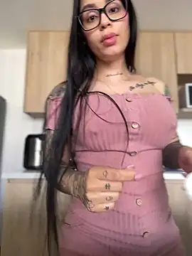 Snapshot of LaraHenao chatting on January 12, 4:29 pm LaraHenao online show from January 12, 4:29 pm