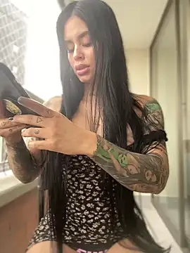 Snapshot of LaraHenao chatting on January 28, 12:00 pm LaraHenao online show from January 28, 12:00 pm