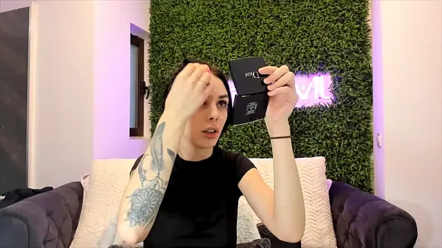 realhotfallingdevil online show from February 14, 5:51 am