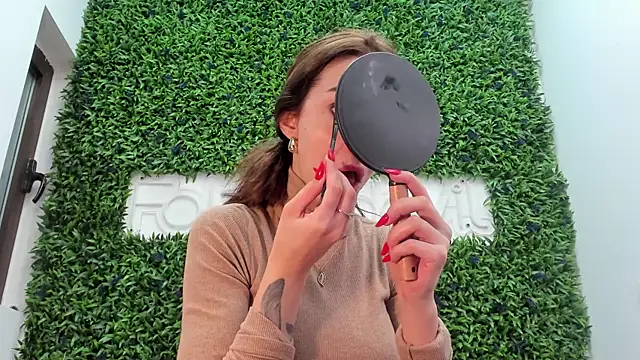 realhotfallingdevil online show from April 4, 5:49 am