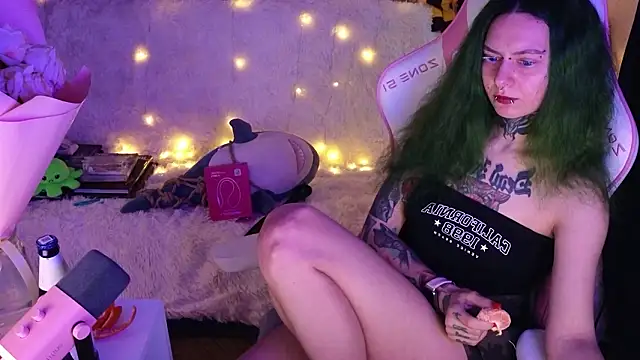 Snapshot of Ginger_Stay chatting on February 2, 1:10 pm Ginger Stay online show from February 2, 1:10 pm