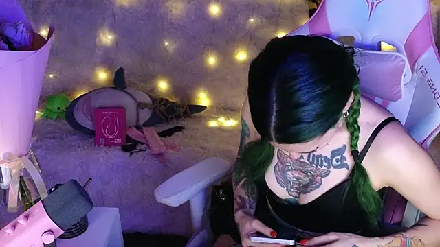 Snapshot of Ginger_Stay chatting on February 4, 10:26 pm Ginger Stay online show from February 4, 10:26 pm