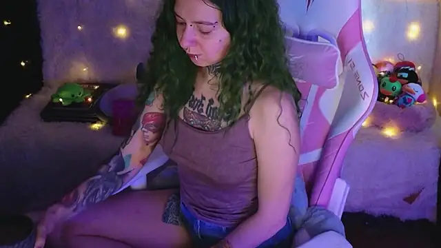 Snapshot of Ginger_Stay chatting on February 13, 12:45 pm Ginger Stay online show from February 13, 12:45 pm