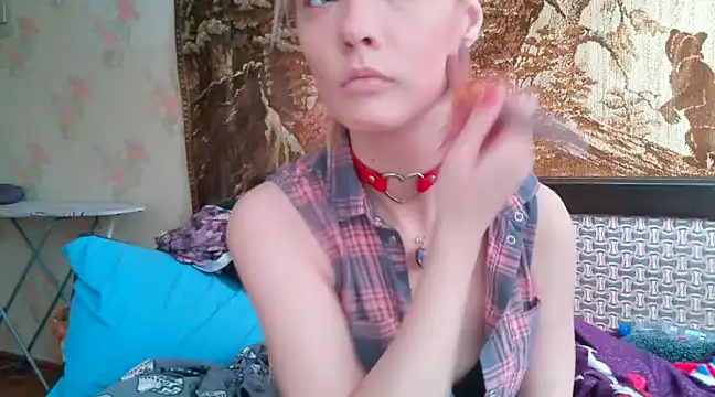 WildMissNiks online show from February 20, 7:55 am