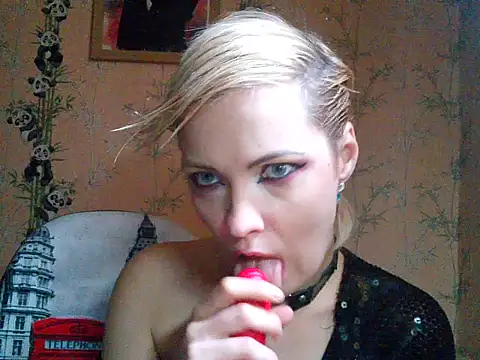 WildMissNiks online show from October 3, 8:22 am