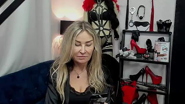 crystaLUX online show from December 16, 9:14 am