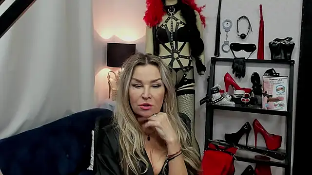 crystaLUX online show from January 8, 9:10 am