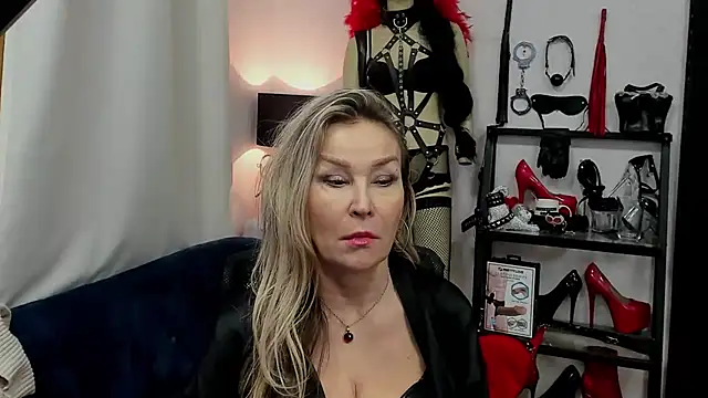 crystaLUX online show from January 17, 10:11 am