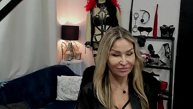 crystaLUX online show from February 24, 9:10 am