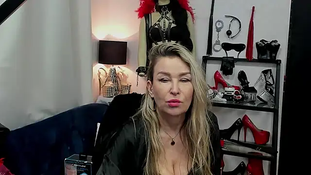 crystaLUX online show from February 26, 9:10 am