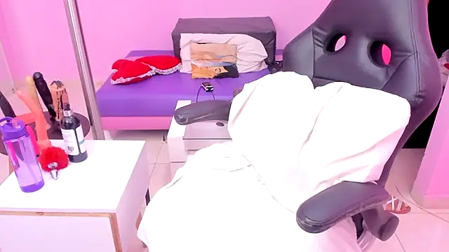 MATURE WHOR33 online show from March 20, 11:49 am