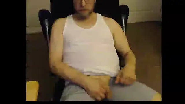 Snapshot of daveletsplay chatting on December 3, 3:58 am daveletsplay online show from December 3, 3:58 am