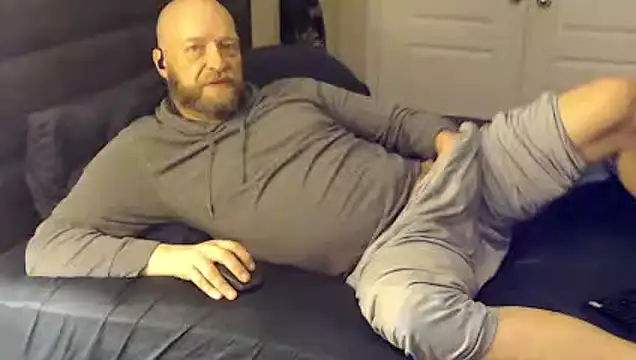 Snapshot of daveletsplay chatting on February 15, 4:47 pm daveletsplay online show from February 15, 4:47 pm