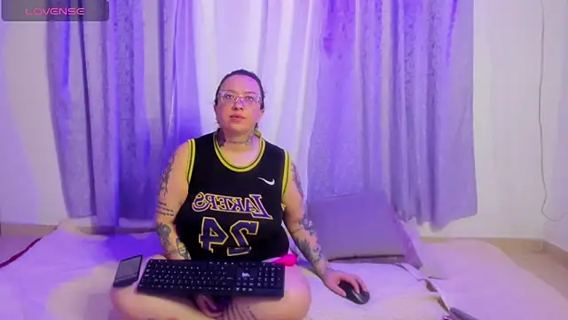 MiaYMolly online show from April 12, 12:59 am