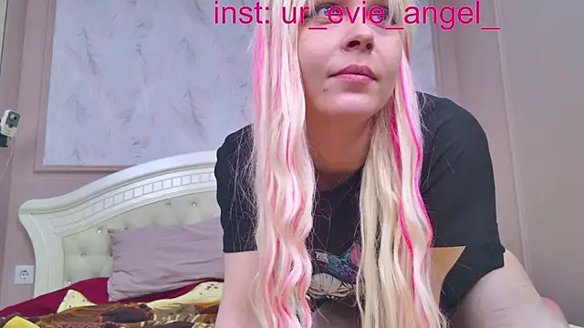 Snapshot of Evelyn_rabbit chatting on May 10, 2:44 pm Evelyn rabbit online show from May 10, 2:44 pm