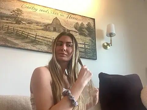 Snapshot of Alyssa_rhoades chatting on June 2, 3:14 pm Alyssa rhoades online show from June 2, 3:14 pm