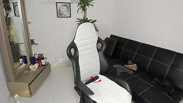 alyssannVhm online show from January 8, 11:07 pm