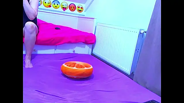 evehotty online show from April 2, 7:00 pm