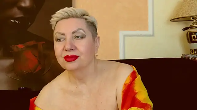 LadyPosh online show from January 15, 9:30 pm