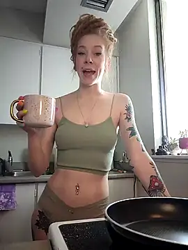 LucidLucy online show from February 4, 4:39 pm