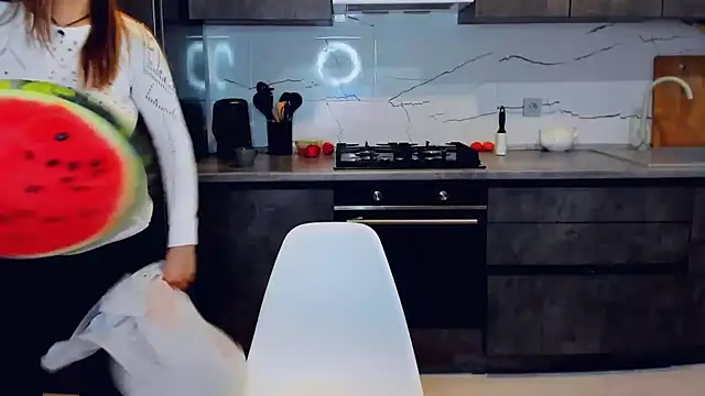 AlexiaDarren online show from February 17, 4:15 pm