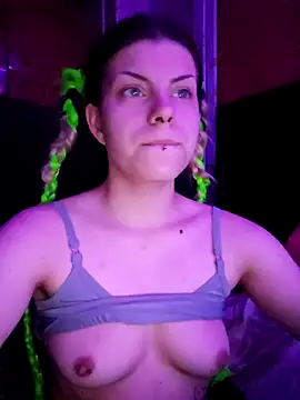 Snapshot of Elunaa chatting on January 11, 9:46 pm Elunaa online show from January 11, 9:46 pm