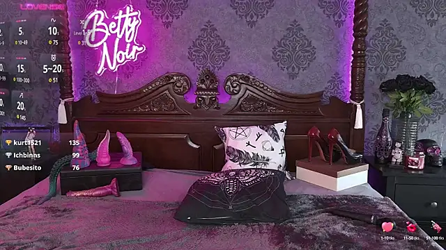 Snapshot of BettyNoir chatting on March 4, 11:29 am BettyNoir online show from March 4, 11:29 am