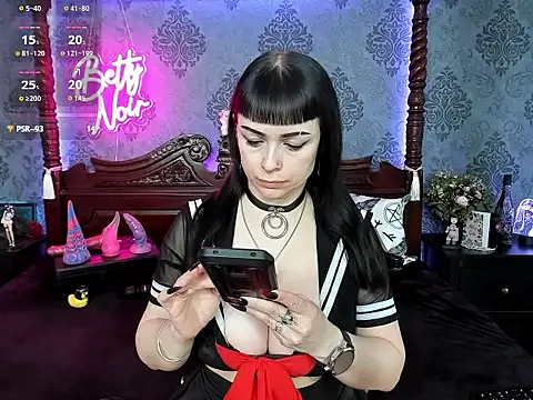 Snapshot of BettyNoir chatting on October 4, 7:28 am BettyNoir online show from October 4, 7:28 am