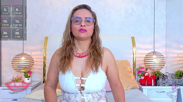 Snapshot of MarilynVega1 chatting on July 17, 9:19 pm MarilynVega1 online show from July 17, 9:19 pm