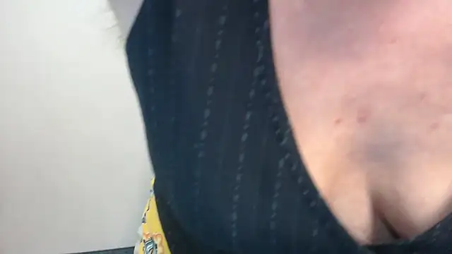 Adelewildx online show from December 18, 5:59 am