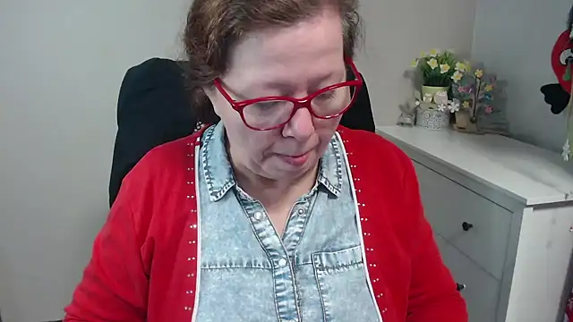 Adelewildx online show from February 4, 4:37 am