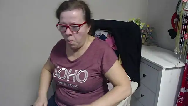 Adelewildx online show from February 5, 4:37 am