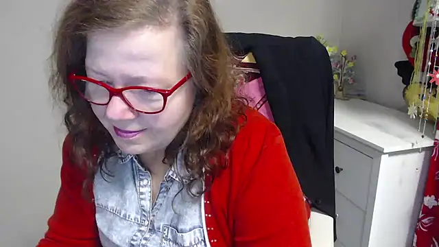 Adelewildx online show from February 12, 4:23 am