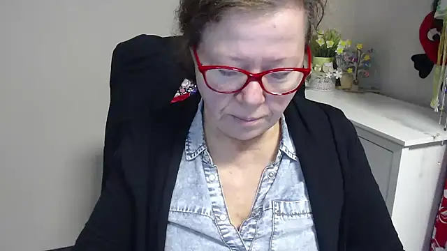 Adelewildx online show from February 19, 5:16 am